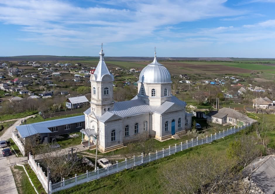 Vedere aeriană a Bisericii Sfântul Ierarh Nicolae, Hîrtopul Mic